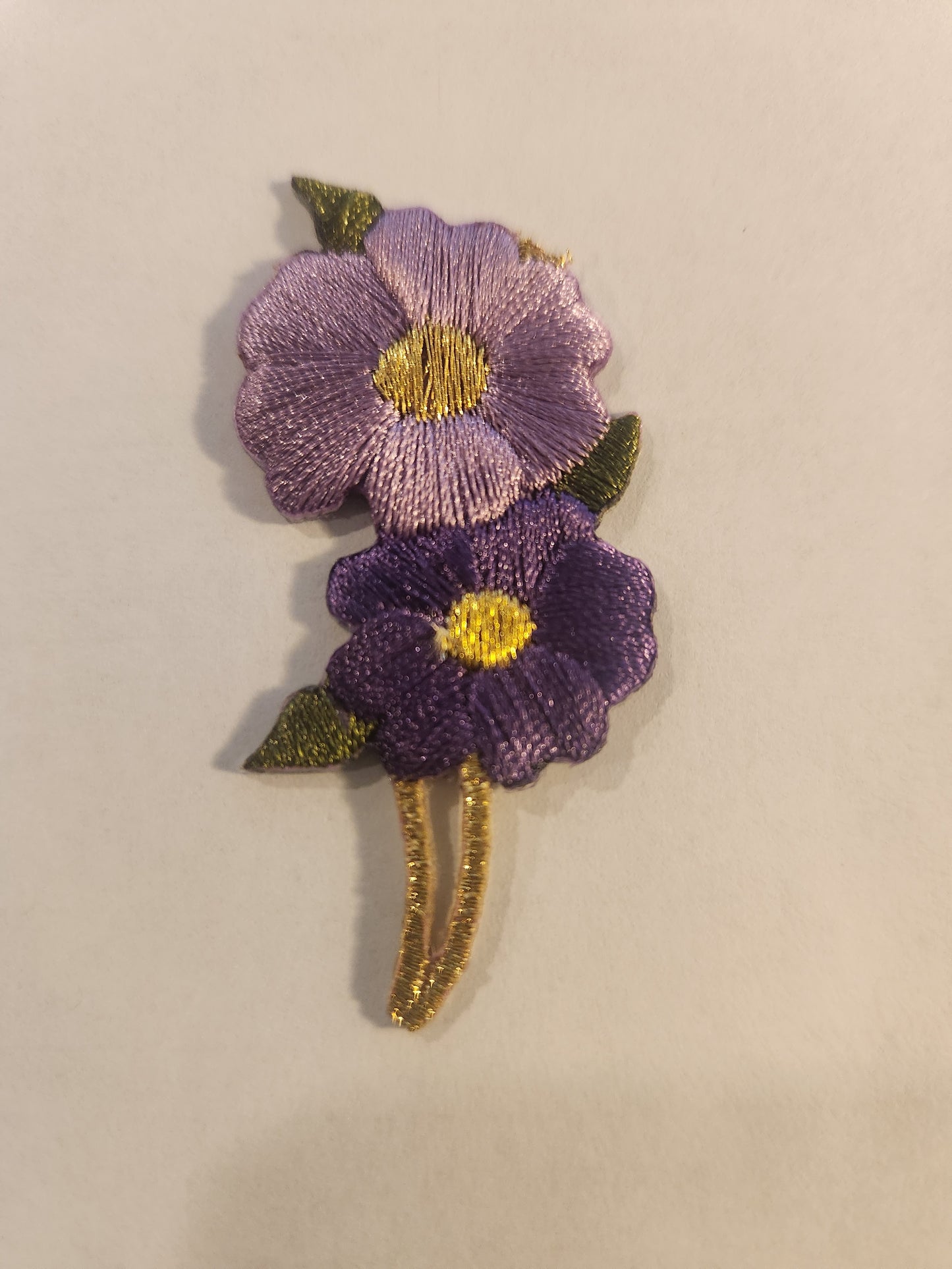 D-140 Single Violet with gold stem